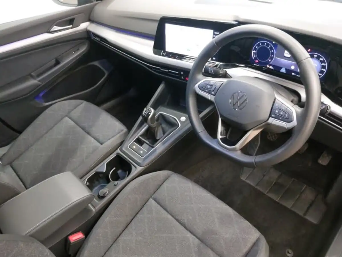 2024-volkswagen-golf-10-tsi-life-hatchback-big-17