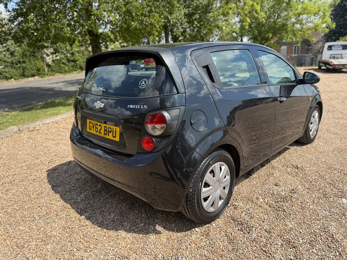2012-chevrolet-aveo-12-ls-84bhp-1229cc-big-5