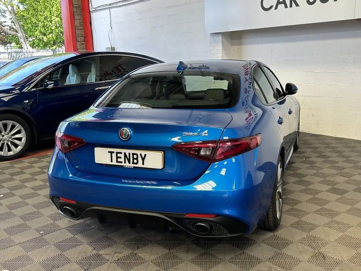 2018-alfa-romeo-giulia-20-veloce-big-9