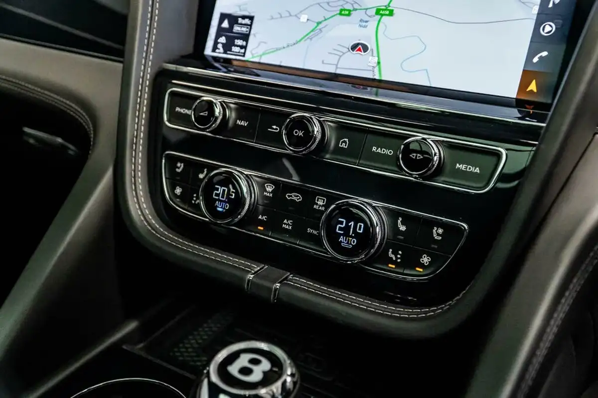 2021-bentley-bentayga-40-v8-big-28