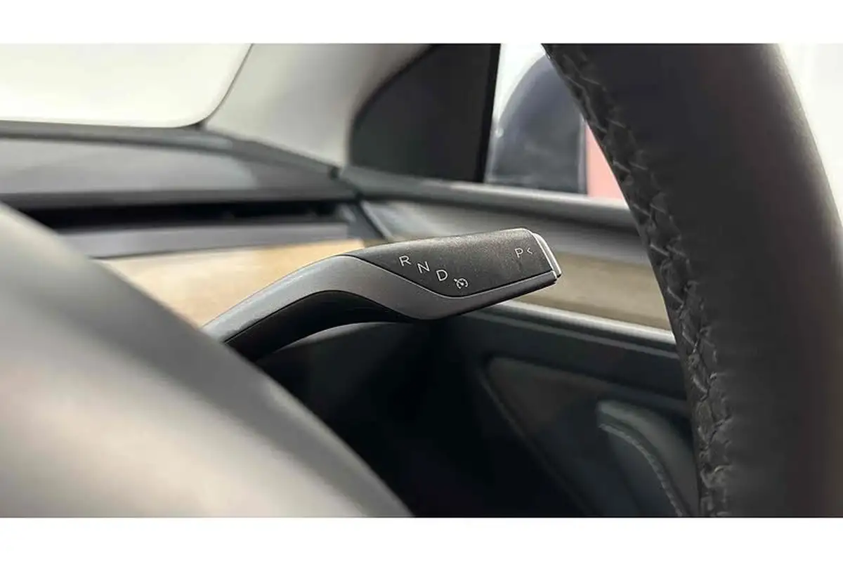 2022-tesla-model-y-e-long-range-big-32