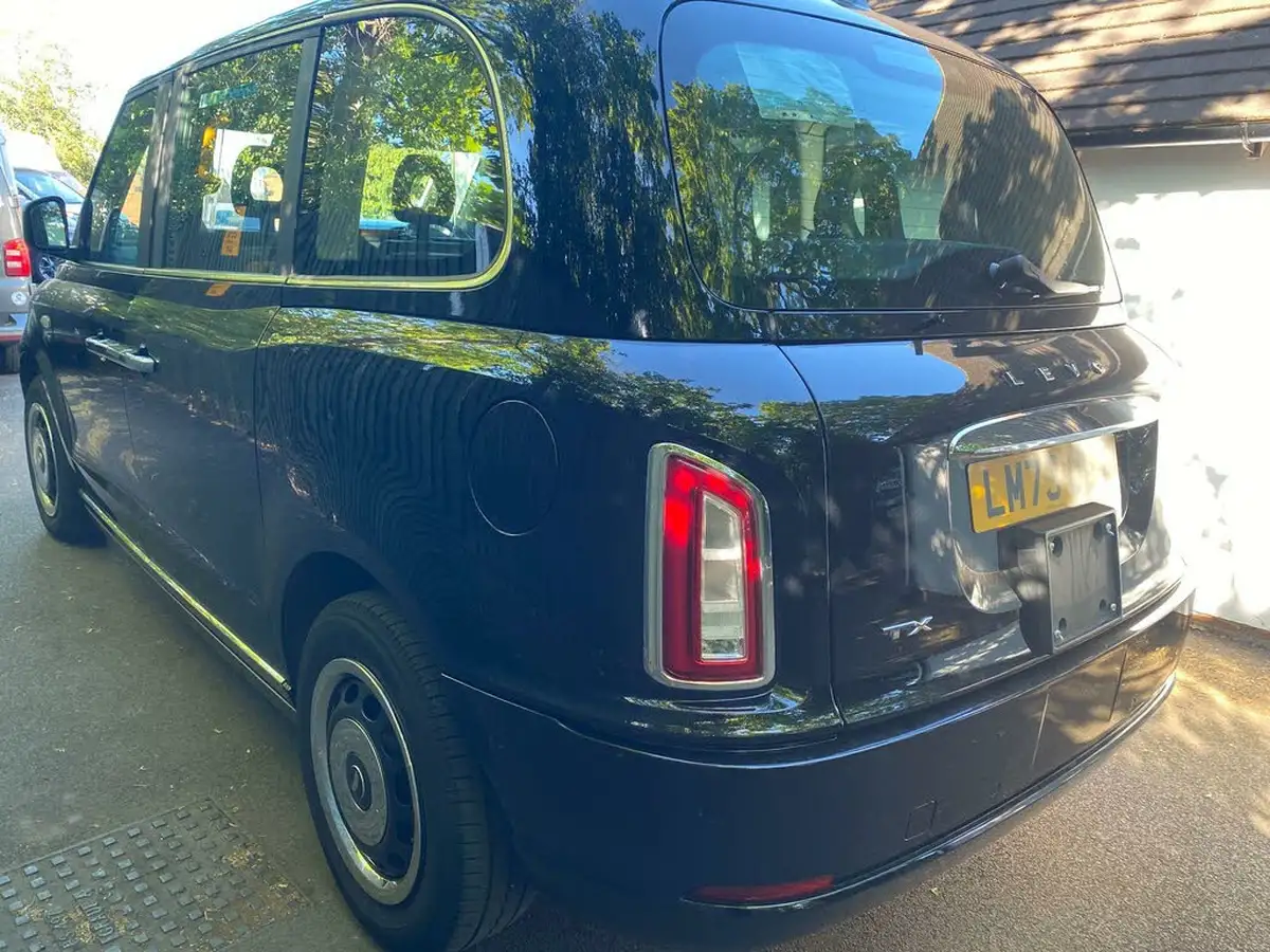 2023-levc-tx-15-vista-taxi-big-10