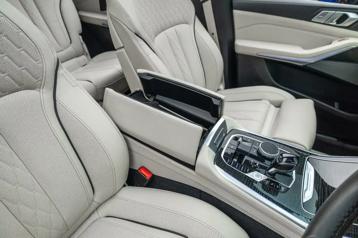 2020-bmw-x7-30td-m50d-big-2