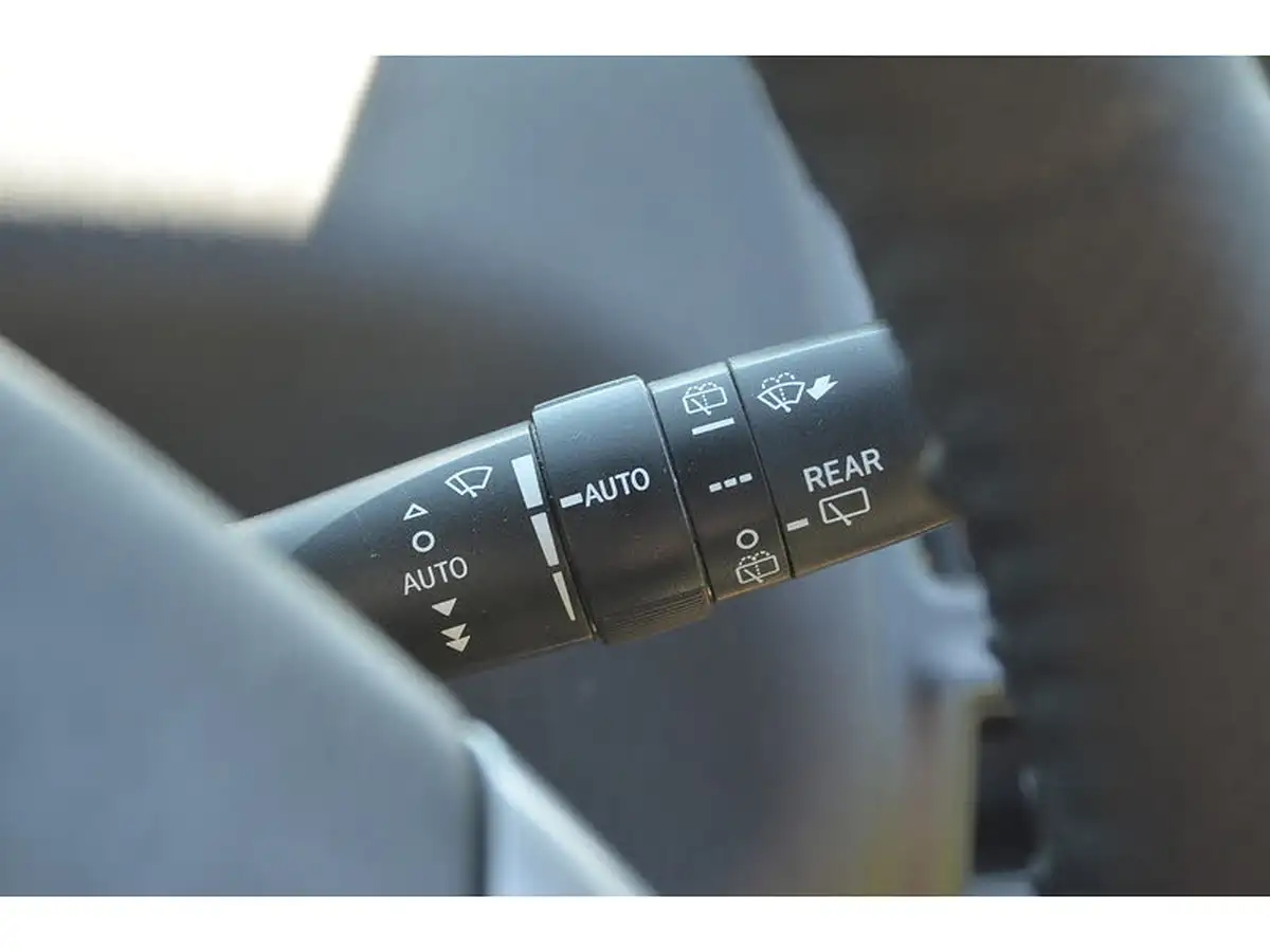 2019-toyota-prius-18-vvt-i-excel-big-24