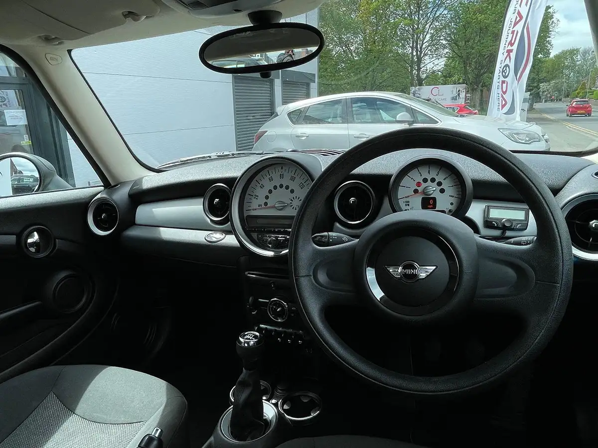 2011-mini-cooper-16-first-big-22