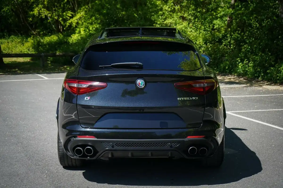 2019-alfa-romeo-stelvio-29-biturbo-quadrifoglio-big-3