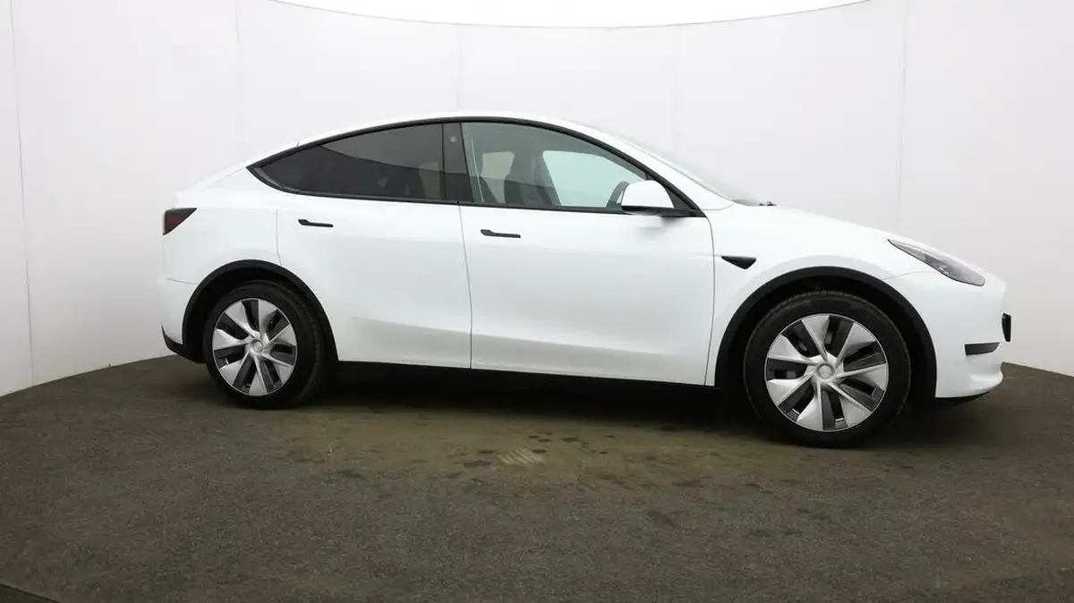 2023-tesla-model-y-e-rwd-big-49