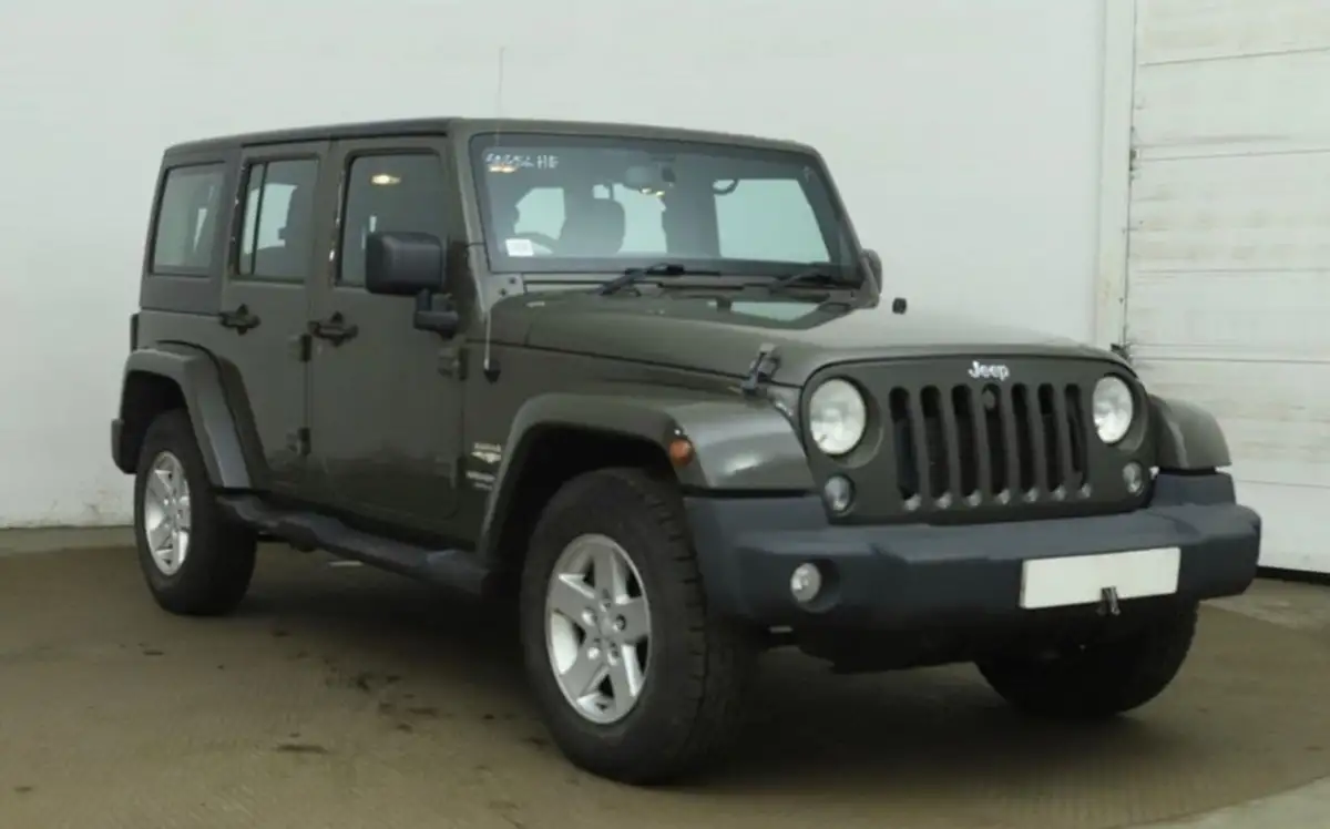 2015-jeep-wrangler-28crd-sahara-5d-big-1