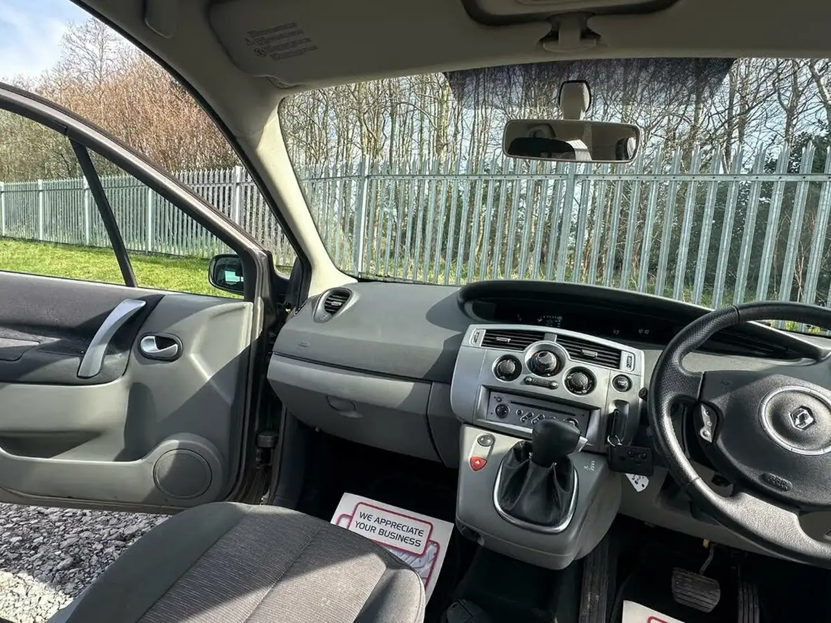 2009-renault-scenic-16-dynamique-111bhp-auto-big-21