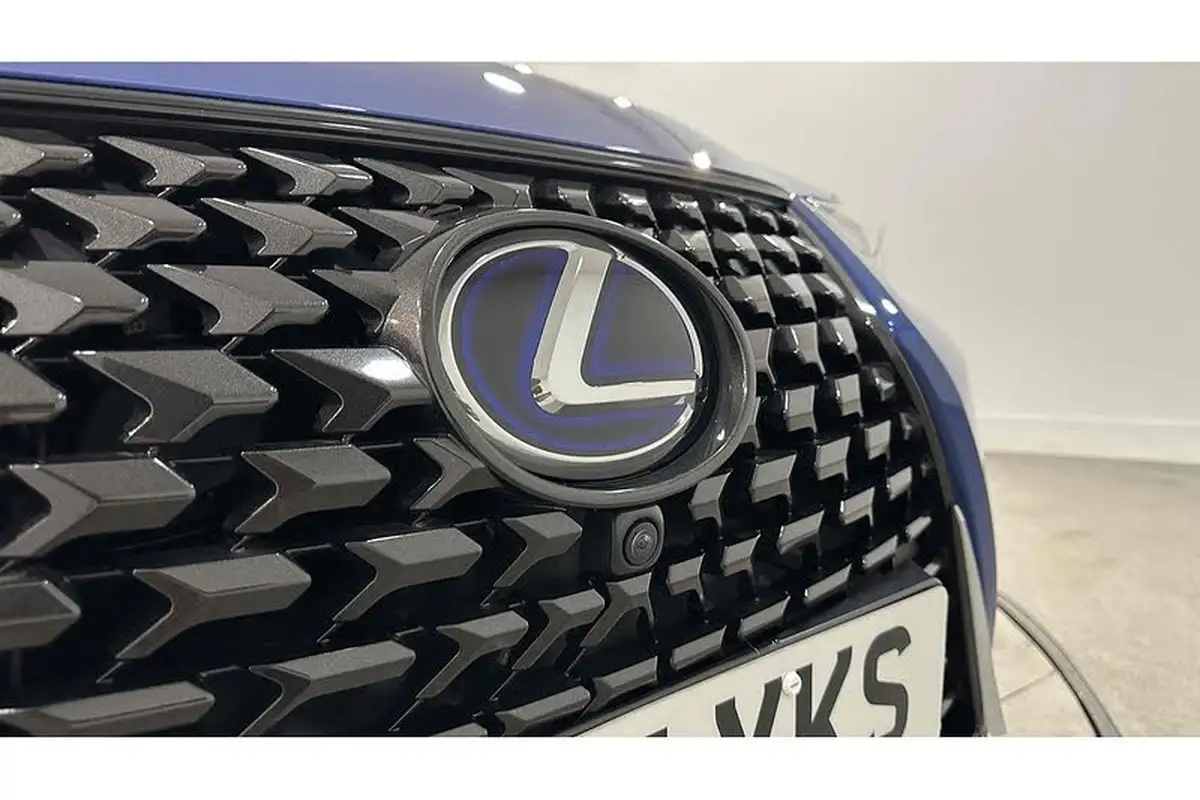 2021-lexus-ux-300e-e-ux-big-17