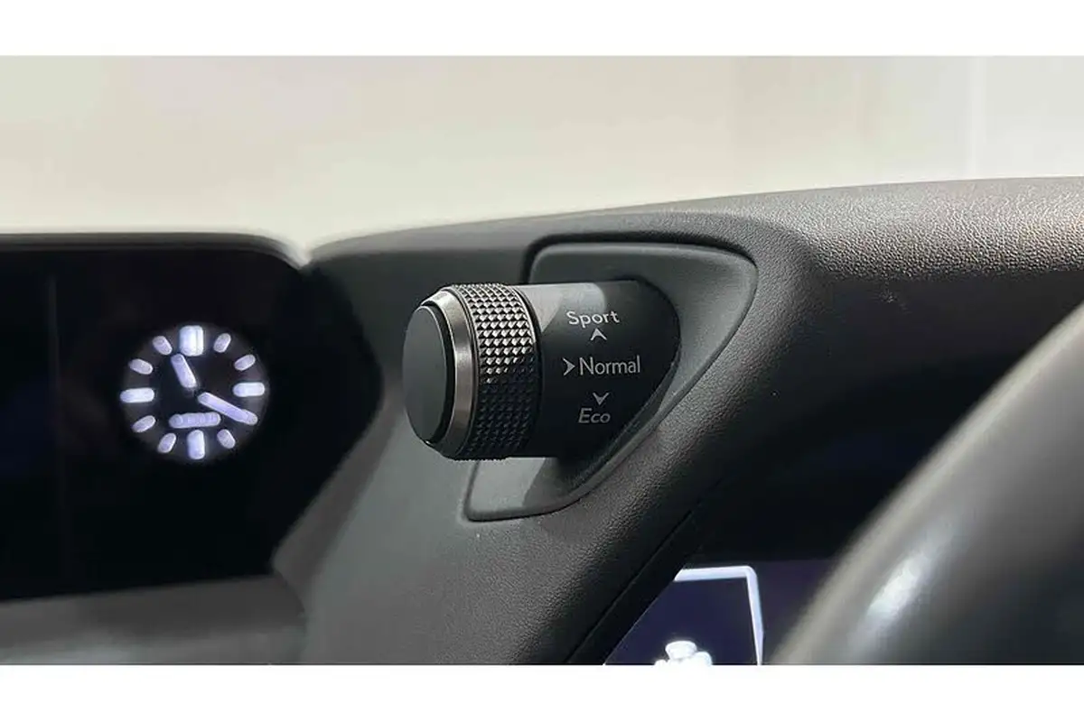 2021-lexus-ux-300e-e-ux-big-41