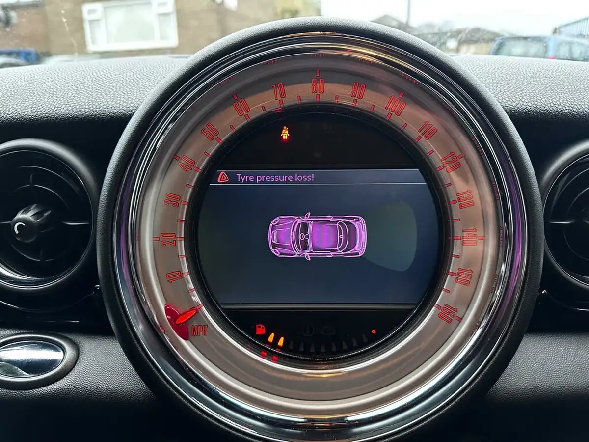 2013-mini-coupe-16-cooper-auto-big-22