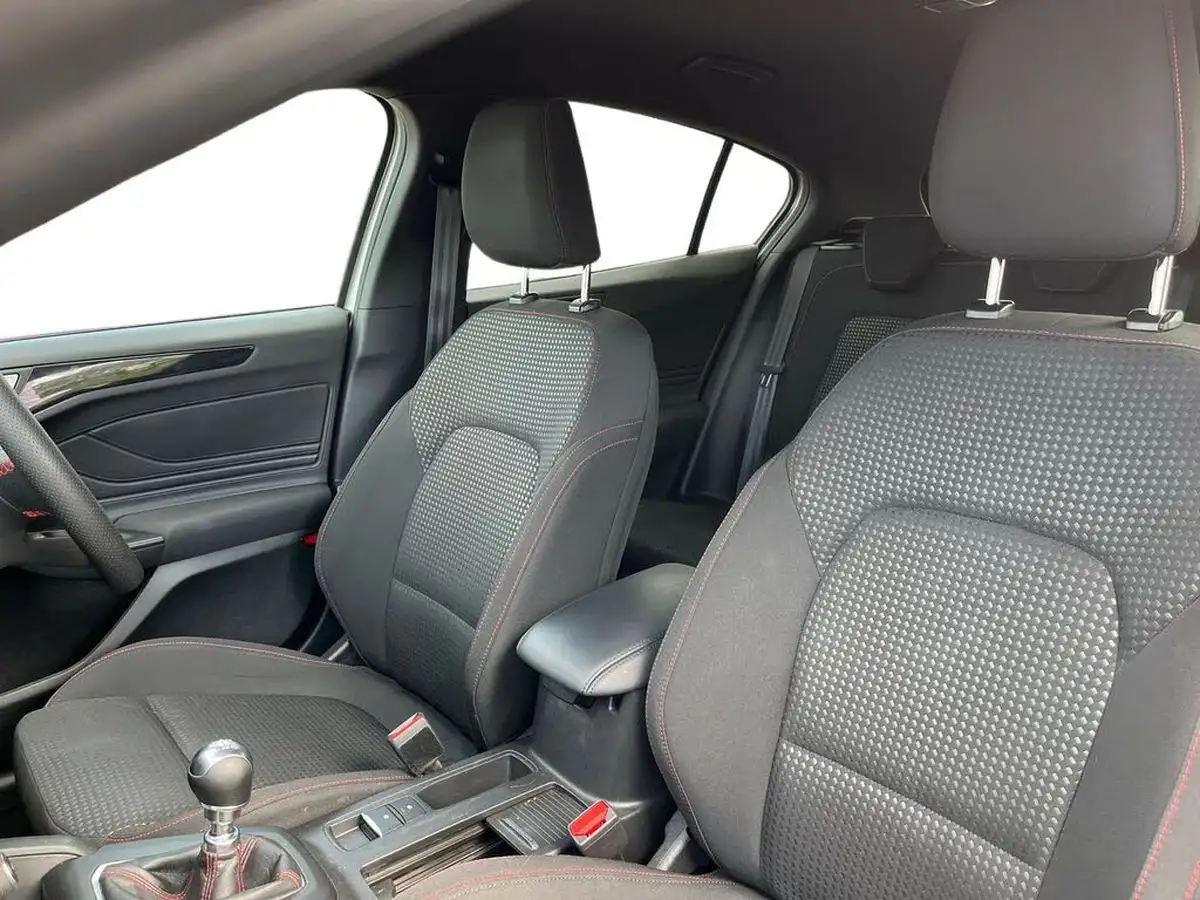 2024-ford-focus-10t-st-line-125ps-hatchback-big-9