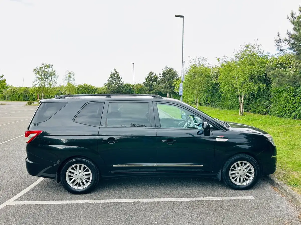 2013-kgm-ssangyong-turismo-20td-ex-big-13