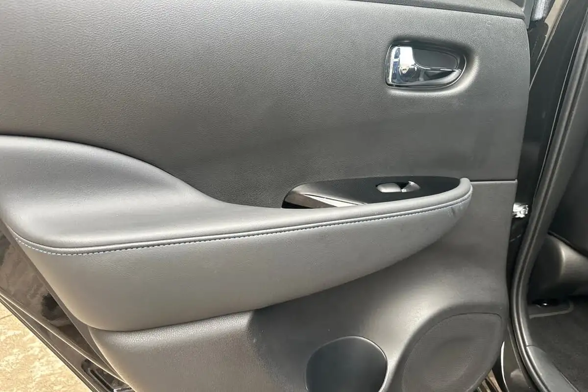 2020-nissan-leaf-e-e-tekna-big-17