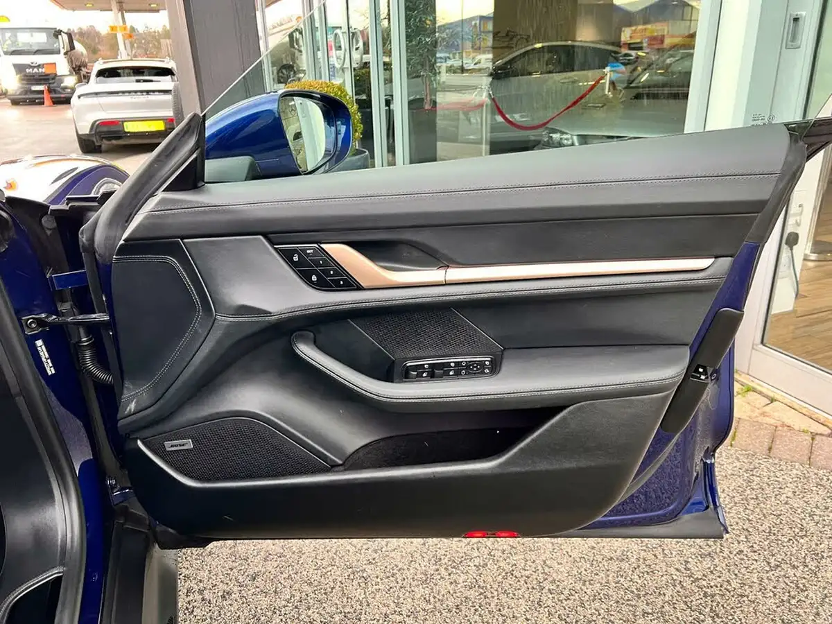 2023-porsche-taycan-e-gts-big-28