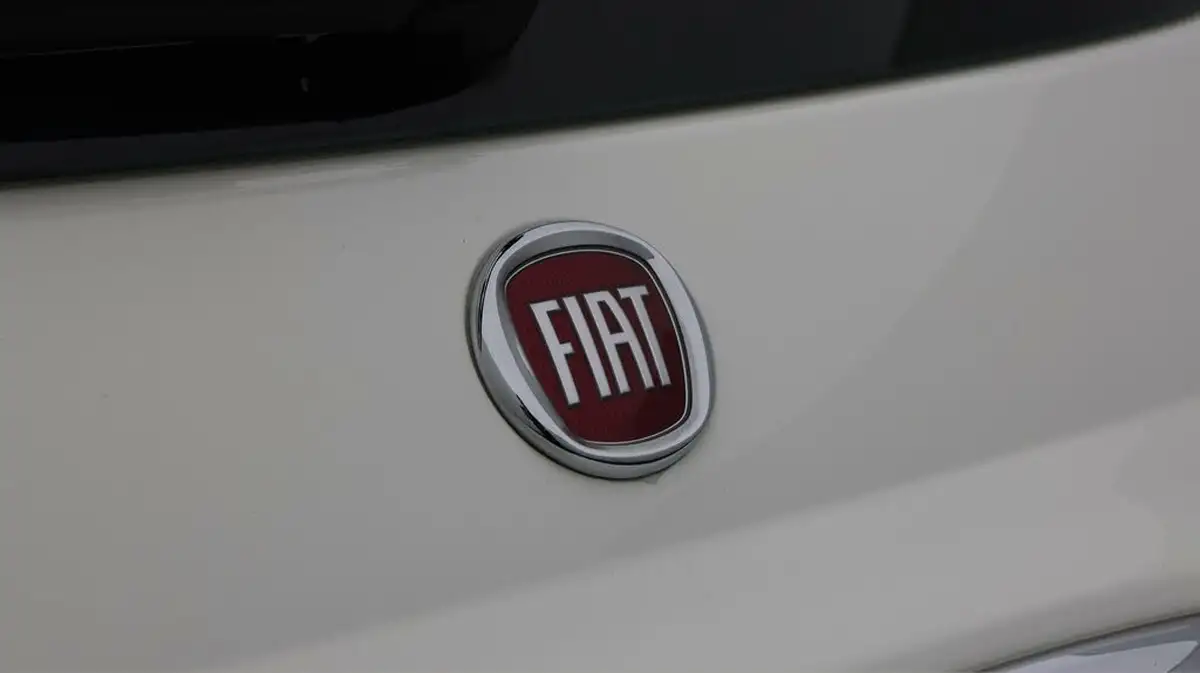 2021-fiat-500-10-dolcevita-big-19