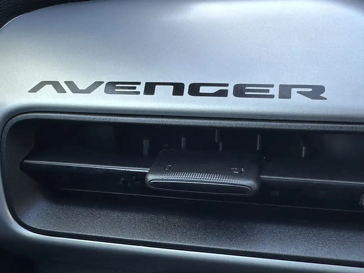 2025-jeep-avenger-12-gse-summit-e-hybrid-48v-auto-big-24