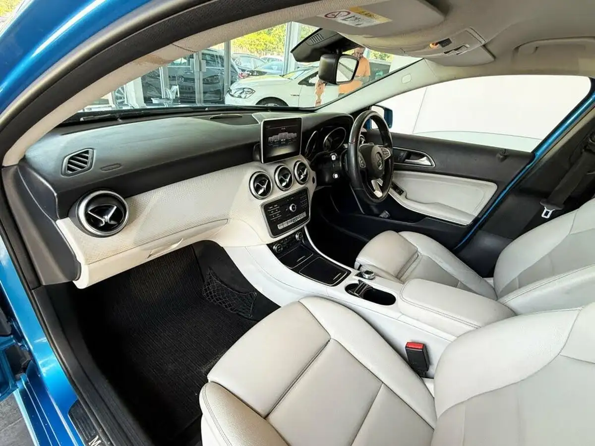 2016-mercedes-benz-a-class-15d-a180d-sport-ss-7g-dct-big-15