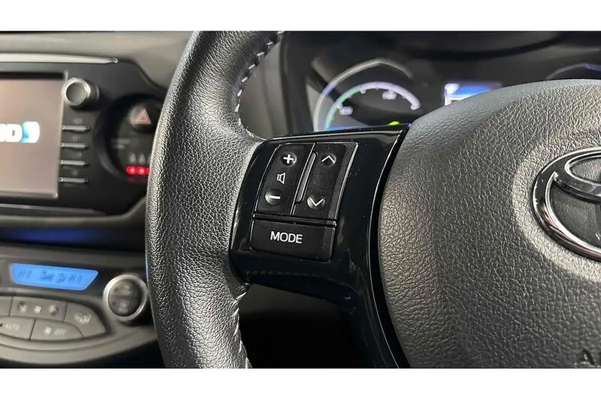 2019-toyota-yaris-15-vvt-i-icon-tech-98bhp-hybrid-1497cc-e-cvt-big-33