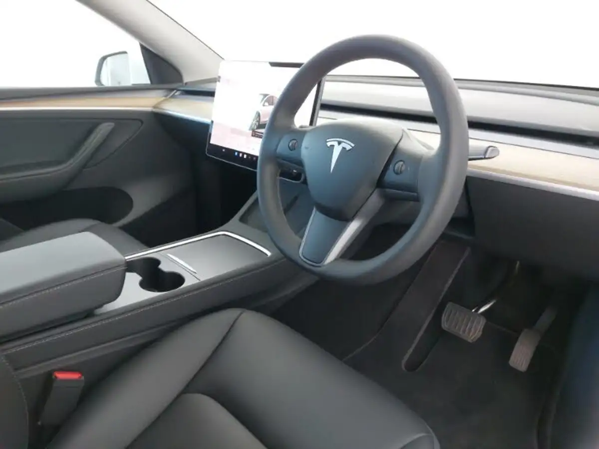 2023-tesla-model-y-e-rwd-big-10
