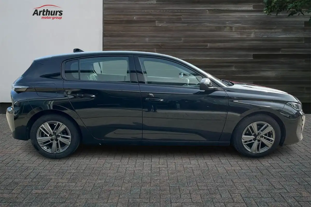 2022-peugeot-308-12-puretech-active-premium-130bhp-eat8-big-1