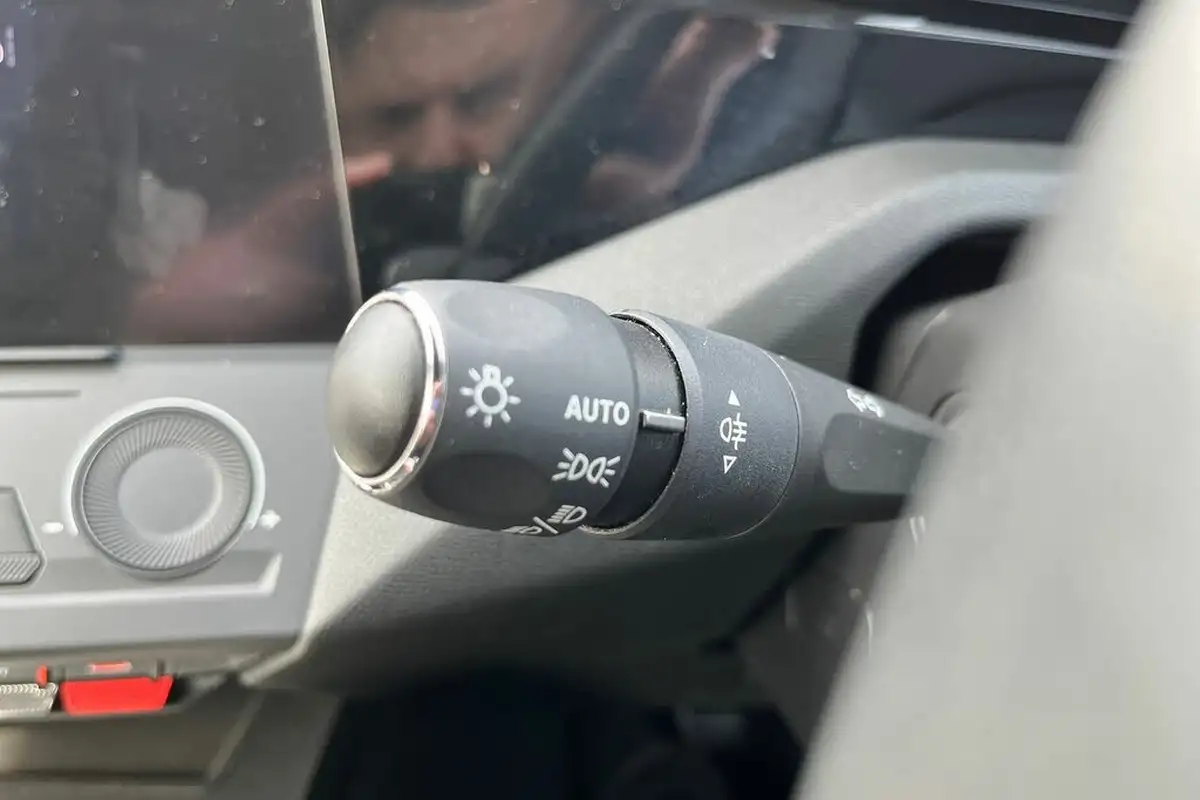 2022-peugeot-308-12-puretech-active-premium-130bhp-eat8-big-25