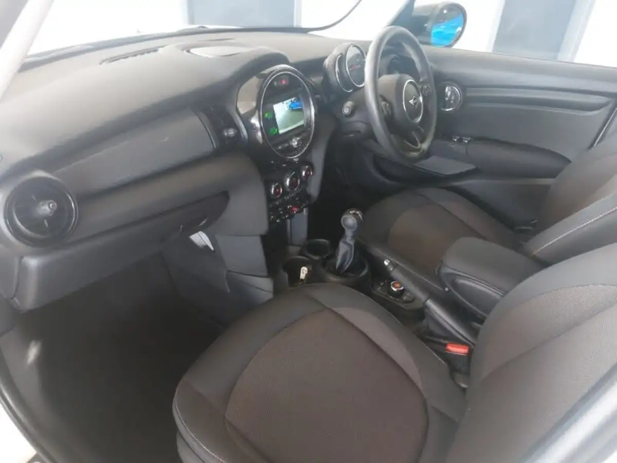 2020-mini-countryman-15-cooper-classic-big-6