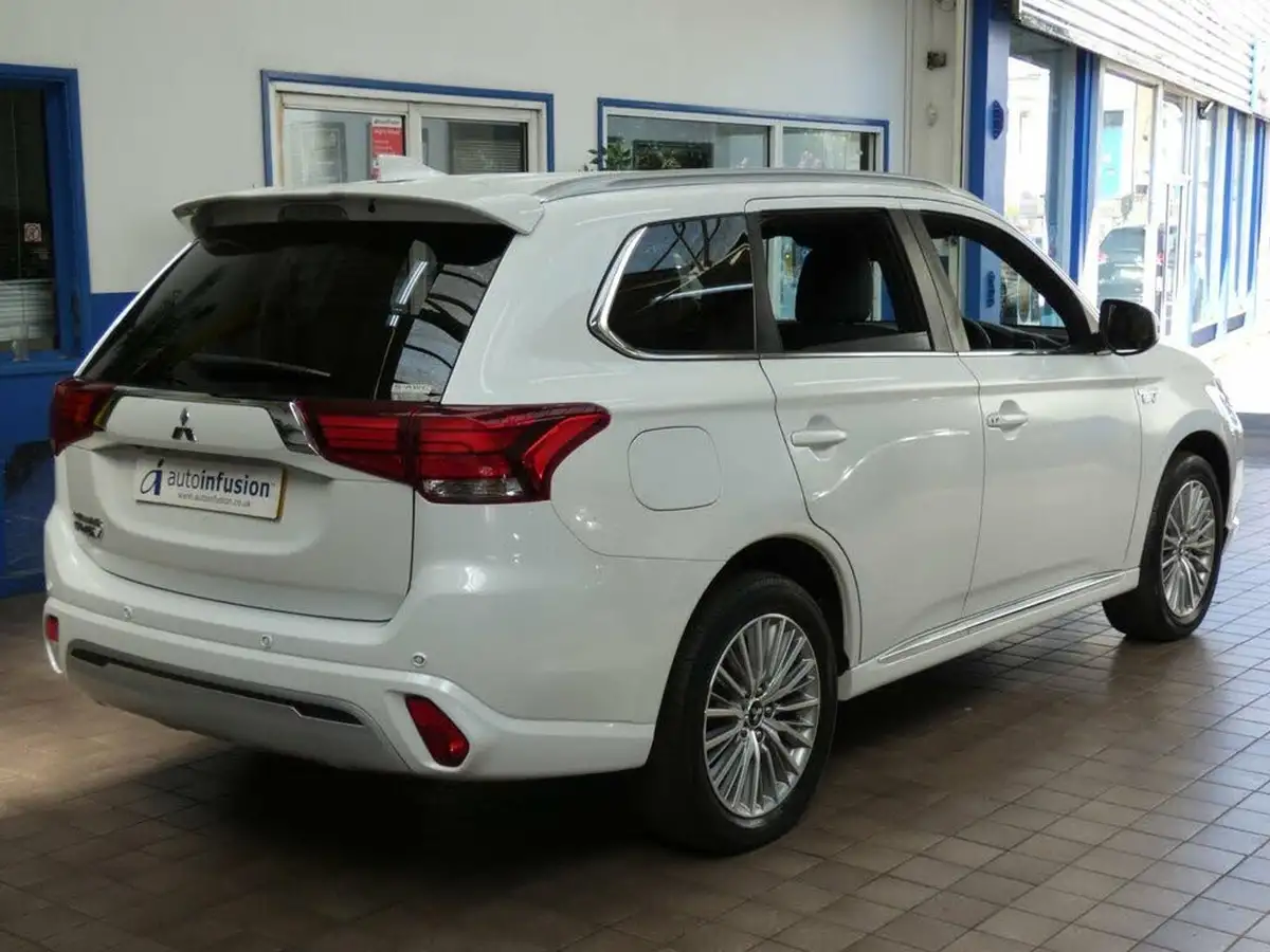 2021-mitsubishi-outlander-24-dynamic-safety-phev-big-36