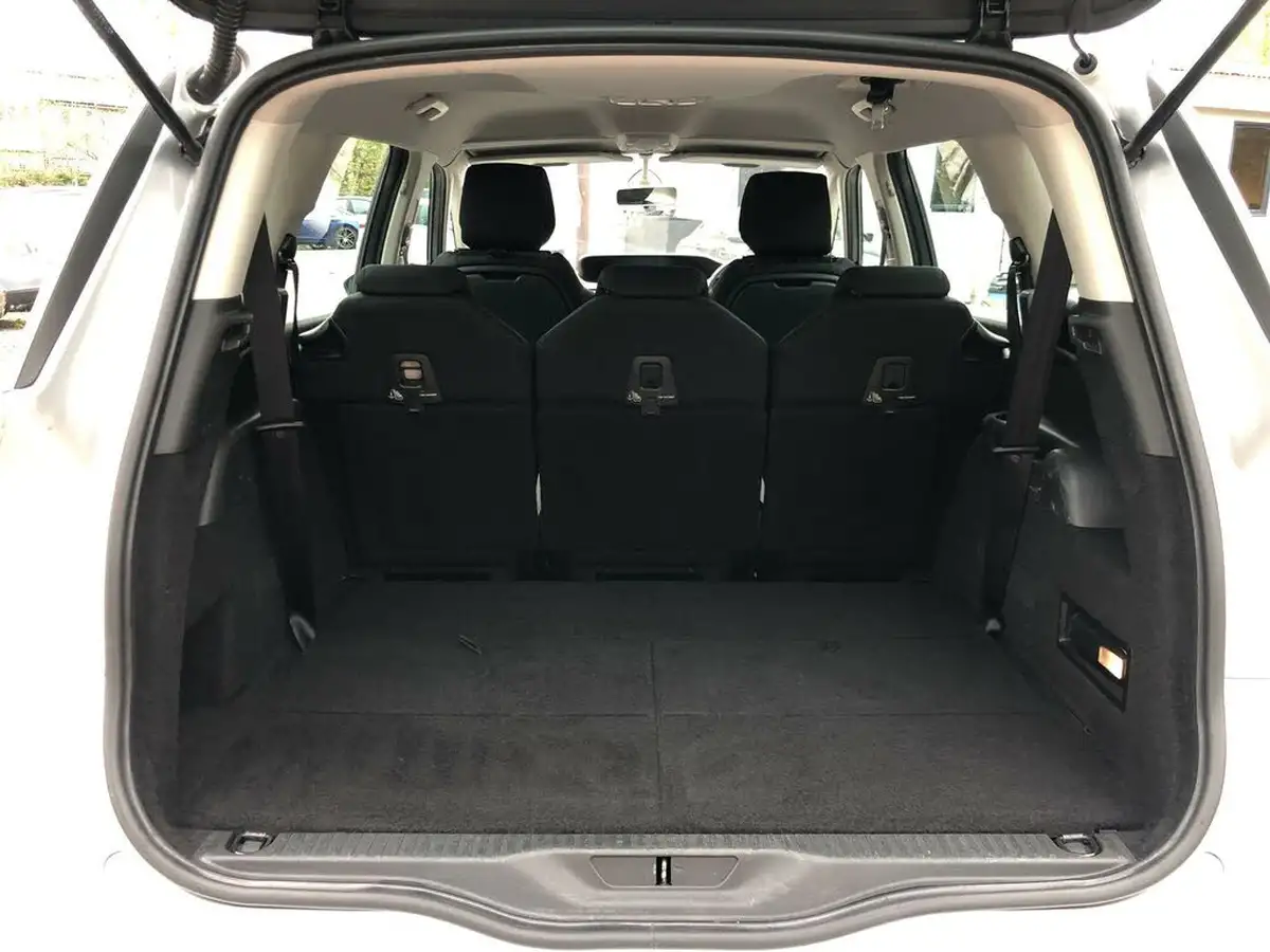 2016-citroen-grand-c4-picasso-16bluehdi-exclusive-eat6-big-21