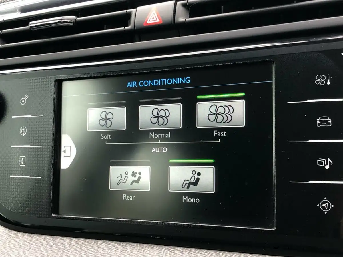 2016-citroen-grand-c4-picasso-16bluehdi-exclusive-eat6-big-45