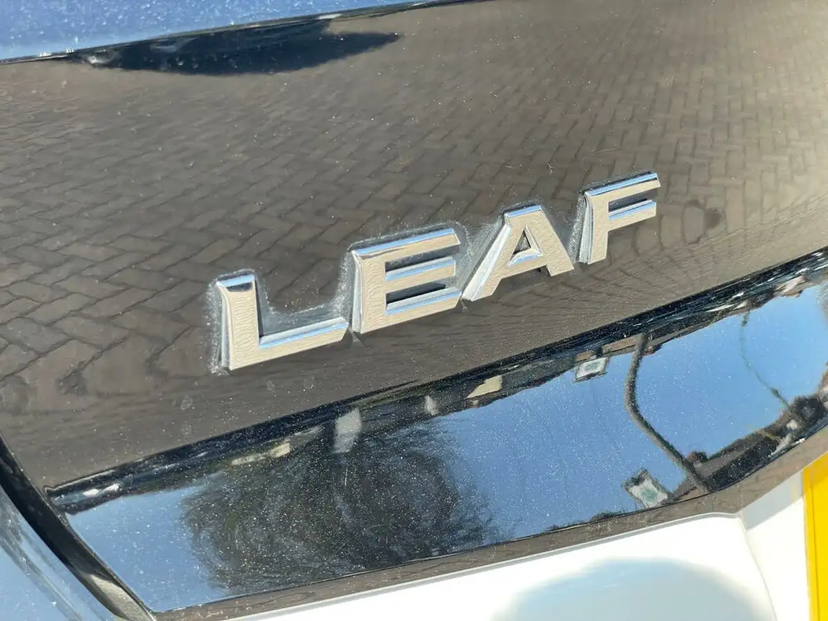 2021-nissan-leaf-e-tekna-big-46