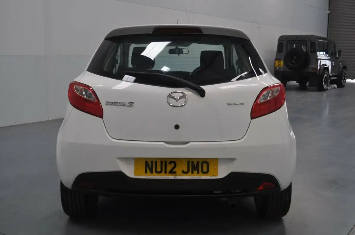 2012-mazda-mazda2-13-tamura-3d-big-5
