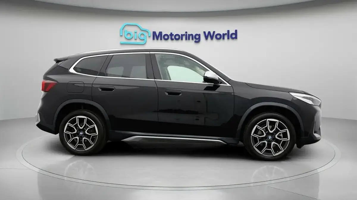 2022-bmw-x1-15-sdrive20i-xline-big-7