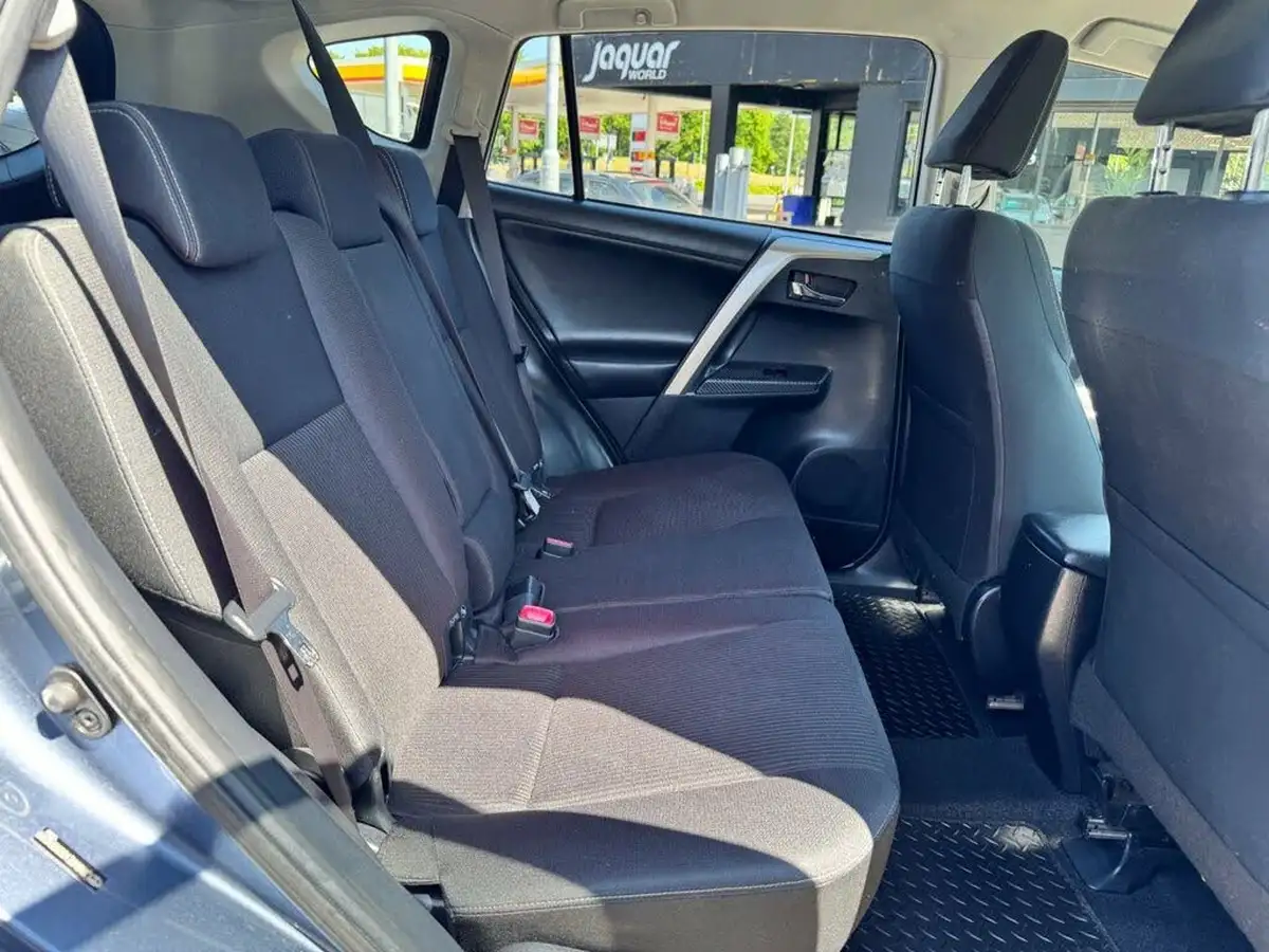 2014-toyota-rav4-20td-icon-20d-4d-awd-big-38