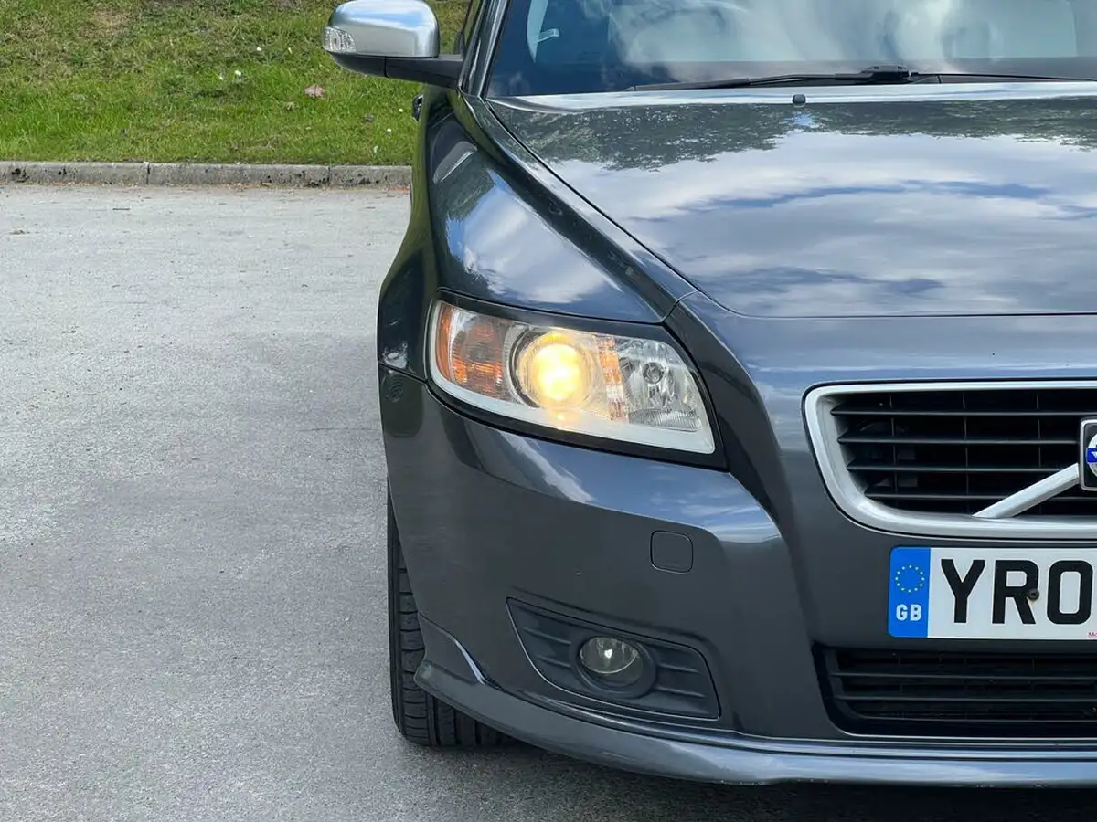 2009-volvo-v50-20td-r-design-sport-big-17