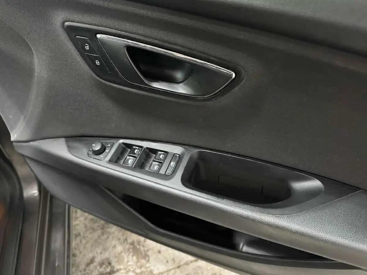 2015-seat-leon-14-se-tech-pack-hatchback-5d-1395cc-big-52