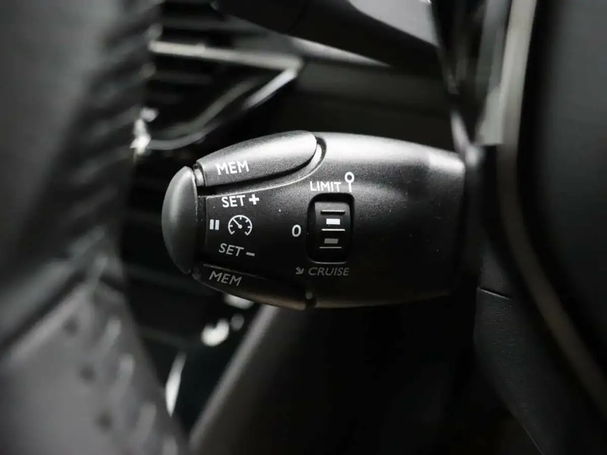 2023-peugeot-2008-suv-12-puretech-active-big-43