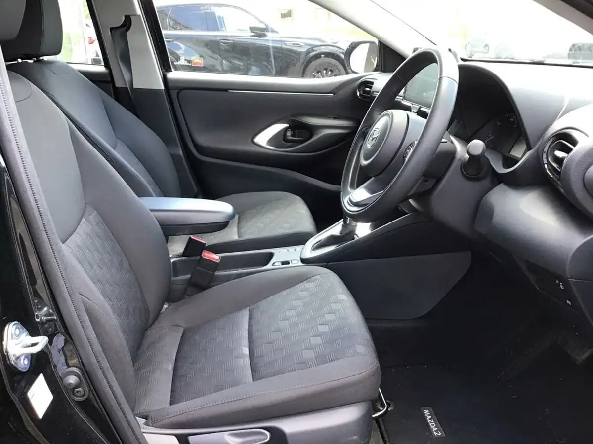 2024-mazda-mazda2-15-exclusive-line-big-1