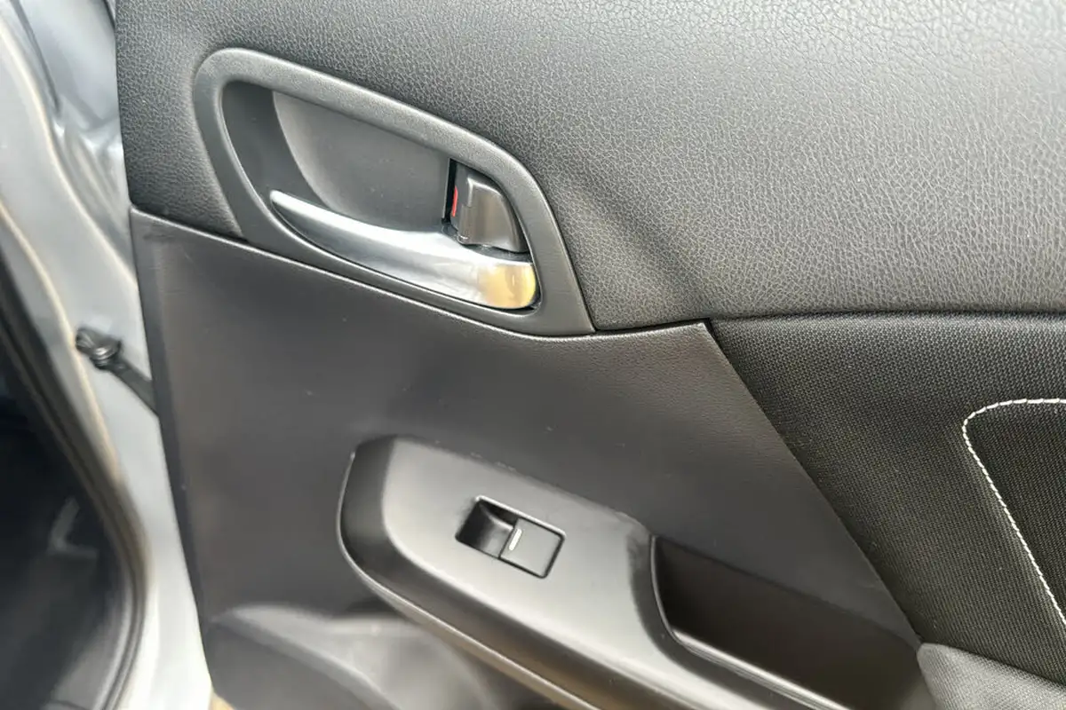 2017-honda-civic-18-i-vtec-se-plus-navi-ss-hatchback-big-29