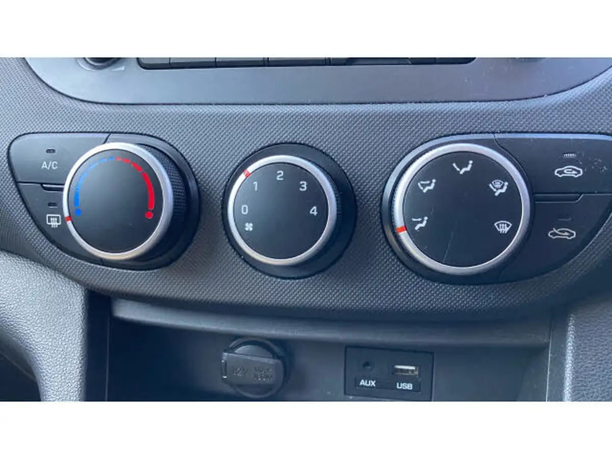 2019-hyundai-i10-10-play-big-26