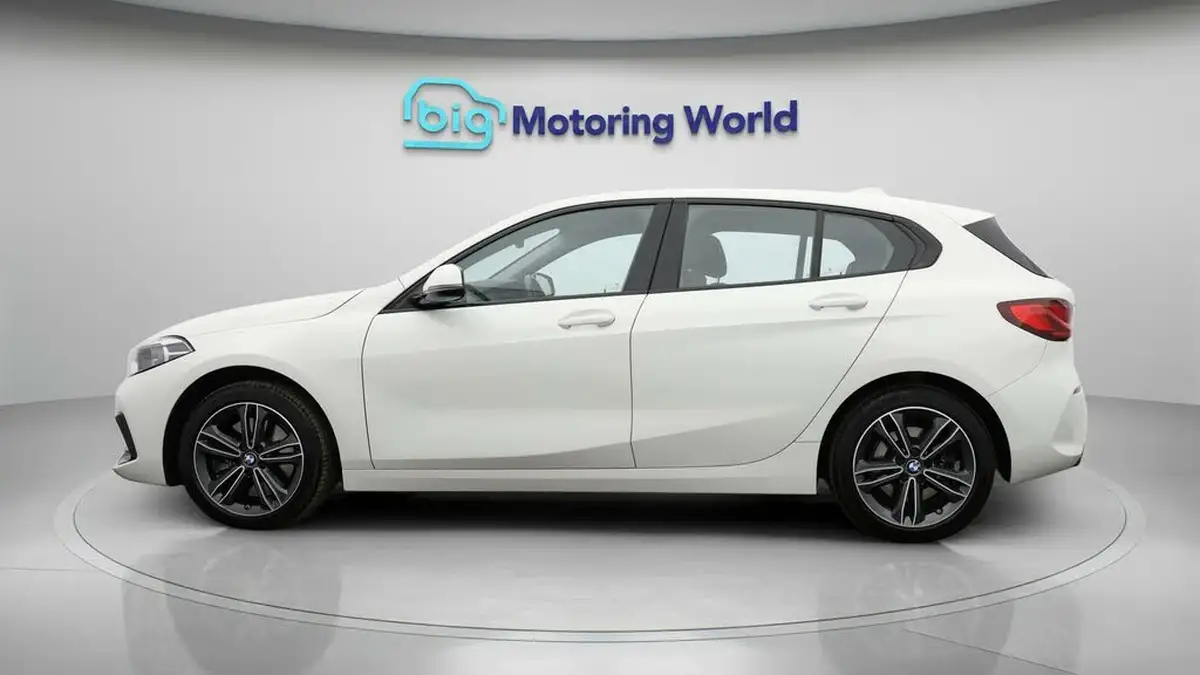 2021-bmw-1-series-20td-120d-xdrive-sport-lcp-big-3