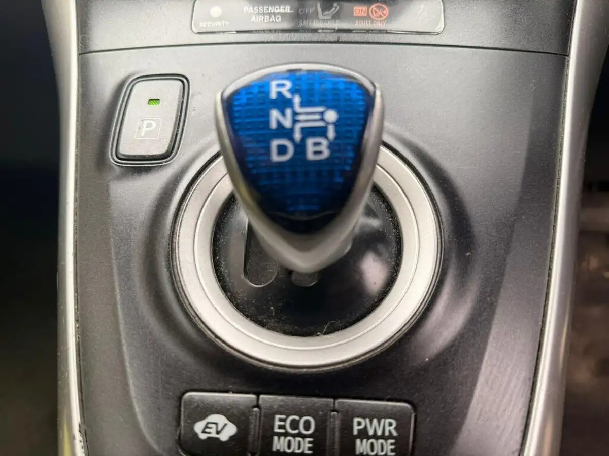 2011-toyota-auris-18-vvt-i-hsd-t-spirit-1794cc-big-11