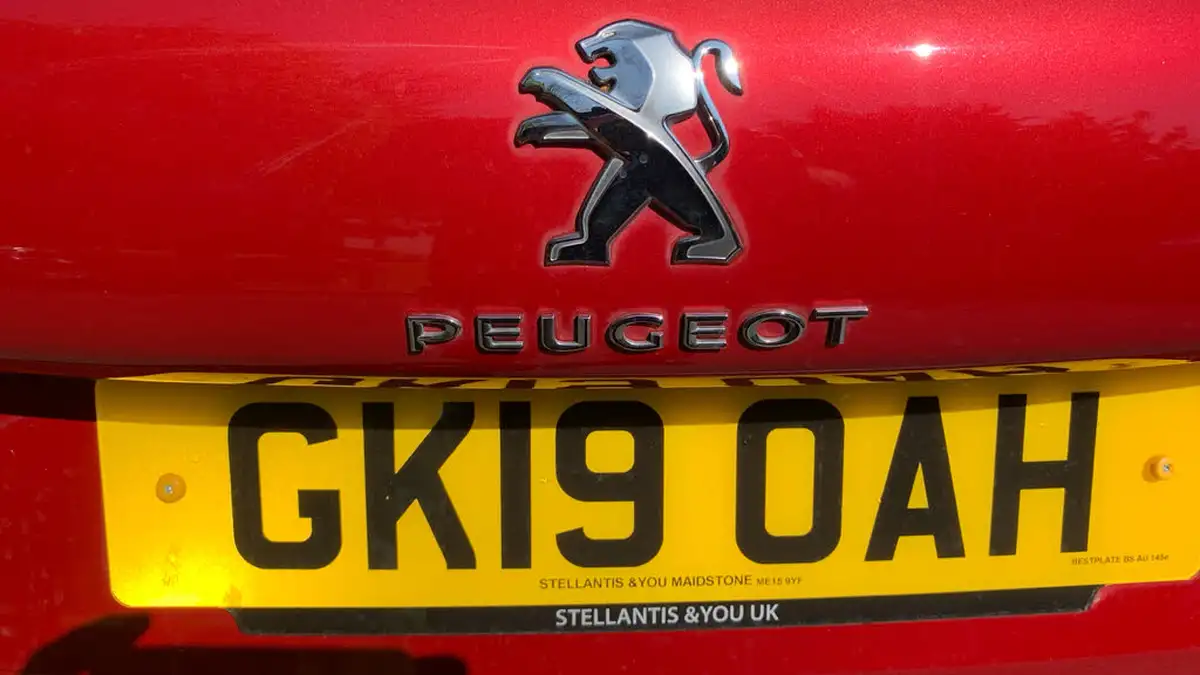 2019-peugeot-2008-suv-12-puretech-gt-line-130bhp-big-25