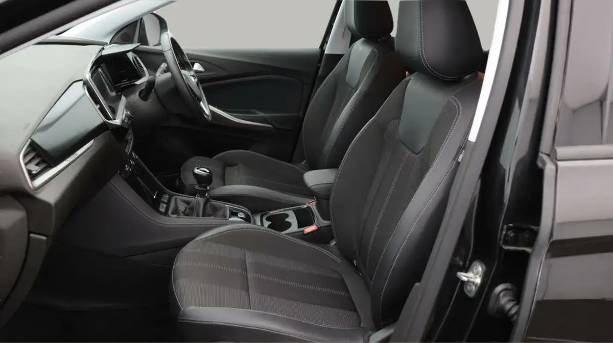 2023-vauxhall-grandland-12-gs-130ps-big-14