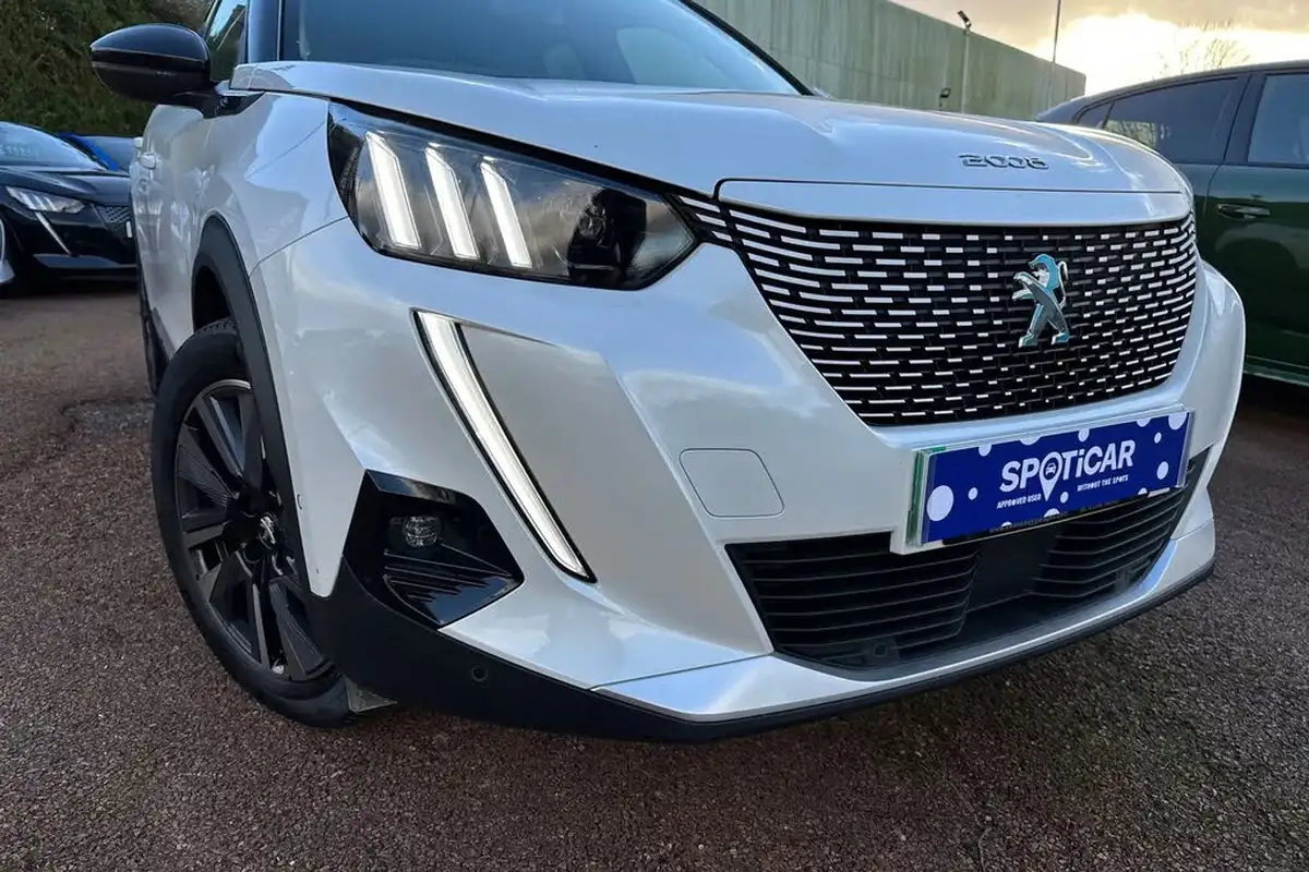 2021-peugeot-2008-suv-e-gt-premium-big-7