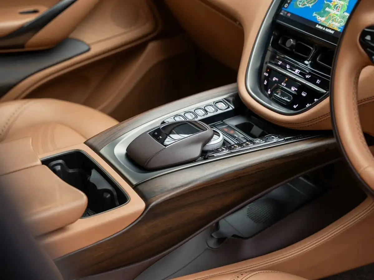 2021-aston-martin-dbx-40-v8-big-37