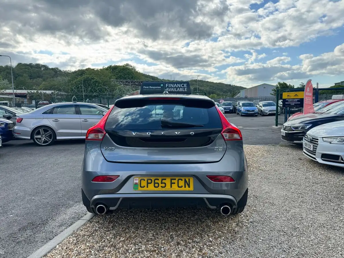 2015-volvo-v40-20td-d2-r-design-lux-nav-big-5