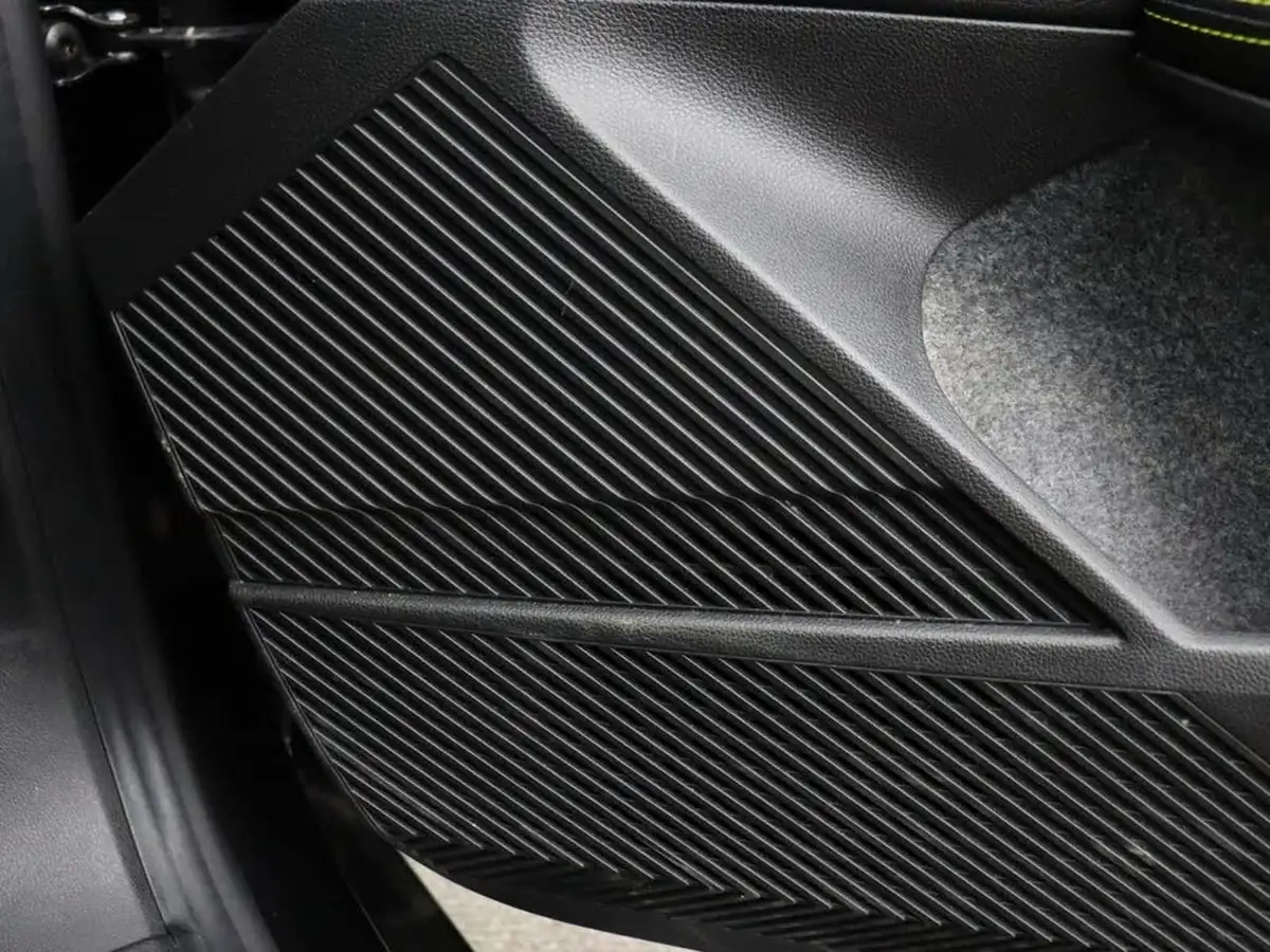 2023-renault-megane-e-tech-e-techno-big-25