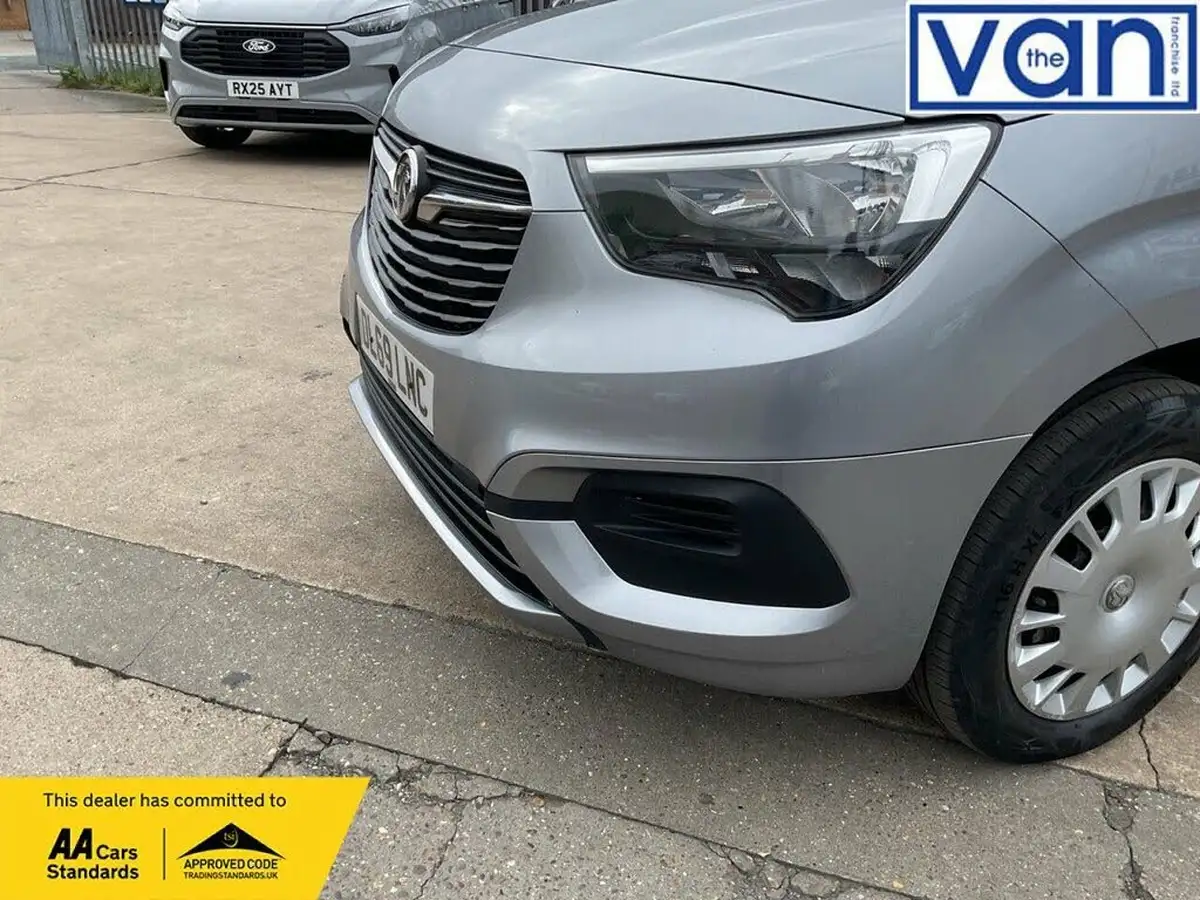 2019-vauxhall-combo-15cdti-sportive-2300-16v-100pseu6dt-l1h1-panel-big-9